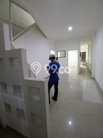 Ruko Disewa di Jakarta Selatan dengan LB 202m2 Area Komersial Ramai Ruko Disewa di Jakarta Selatan dengan LB 202m2 Area Komersial Ramai