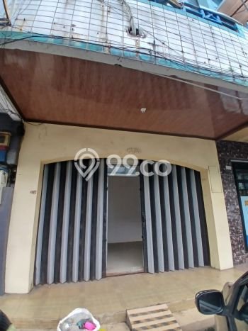 Ruko Disewa di Jakarta Selatan dengan LB 202m2 Area Komersial Ramai Ruko Disewa di Jakarta Selatan dengan LB 202m2 Area Komersial Ramai