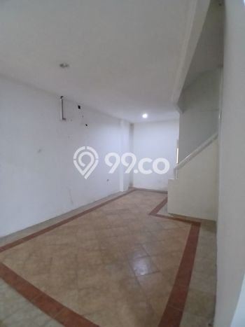 Ruko Disewa di Jakarta Selatan dengan LB 202m2 Area Komersial Ramai Ruko Disewa di Jakarta Selatan dengan LB 202m2 Area Komersial Ramai