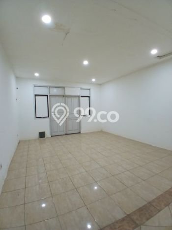 Ruko Disewa di Jakarta Selatan dengan LB 202m2 Area Komersial Ramai Ruko Disewa di Jakarta Selatan dengan LB 202m2 Area Komersial Ramai