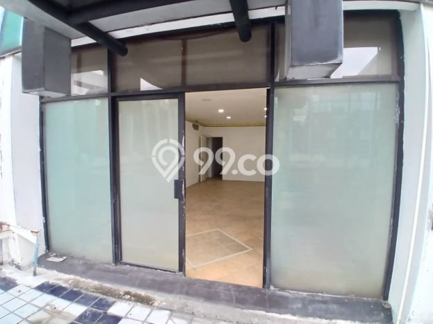 Ruko Disewa di Jakarta Selatan dengan LB 202m2 Area Komersial Ramai Ruko Disewa di Jakarta Selatan dengan LB 202m2 Area Komersial Ramai