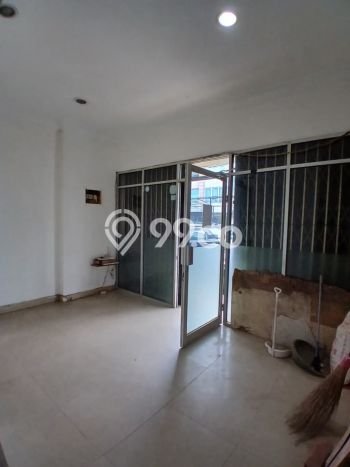 Ruko Disewa di Jakarta Selatan dengan LB 202m2 Area Komersial Ramai Ruko Disewa di Jakarta Selatan dengan LB 202m2 Area Komersial Ramai