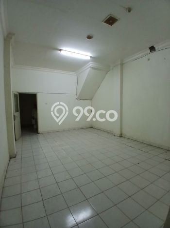 Ruko Disewa di Jakarta Selatan dengan LB 202m2 Area Komersial Ramai Ruko Disewa di Jakarta Selatan dengan LB 202m2 Area Komersial Ramai
