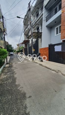 Kesempatan Memiliki Rumah 3 Kamar Tidur dan 3 Kamar Mandi di Tanjung Duren, Dekat Pusat Kota, Jakarta Barat Kesempatan Memiliki Rumah 3 Kamar Tidur dan 3 Kamar Mandi di Tanjung Duren, Dekat Pusat Kota, Jakarta Barat