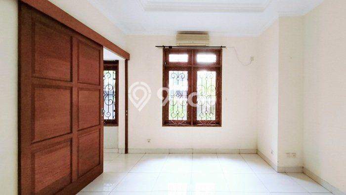 Rumah Mewah LB 300m2 Siap Huni Desain Elegan di Bintaro, Tangerang Selatan Rumah Mewah LB 300m2 Siap Huni Desain Elegan di Bintaro, Tangerang Selatan