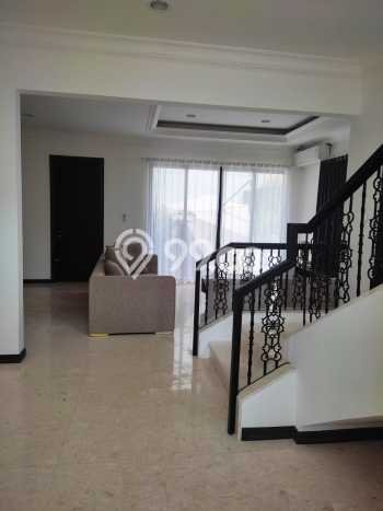 Disewakan segera rumah minimalis strategis 4 Kamar di BSD, Tangerang Selatan Disewakan segera rumah minimalis strategis 4 Kamar di BSD, Tangerang Selatan