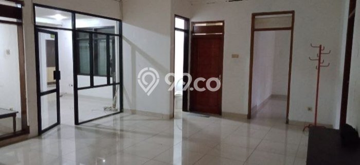 Ready to Use! Luxury House LT 395m2 Desain Elegan di Turangga Ready to Use! Luxury House LT 395m2 Desain Elegan di Turangga