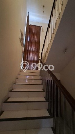 Rumah Elit LB 240m2 Siap Pakai Desain Elegan di Cikutra, Bandung Rumah Elit LB 240m2 Siap Pakai Desain Elegan di Cikutra, Bandung