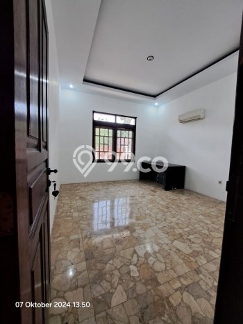 Siap Huni Hunian Elit 6 Kamar di Kebayoran Lama Dekat ke Mana Pun Siap Huni Hunian Elit 6 Kamar di Kebayoran Lama Dekat ke Mana Pun