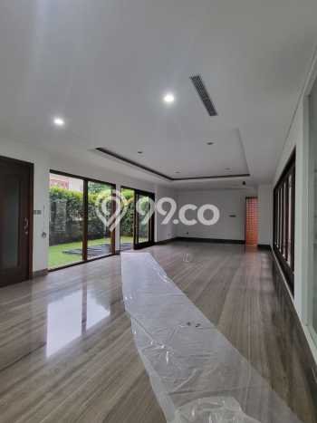 Rumah Luxury Modern Tanpa Renovasi di Pondok Indah Jakarta Selatan Rumah Luxury Modern Tanpa Renovasi di Pondok Indah Jakarta Selatan