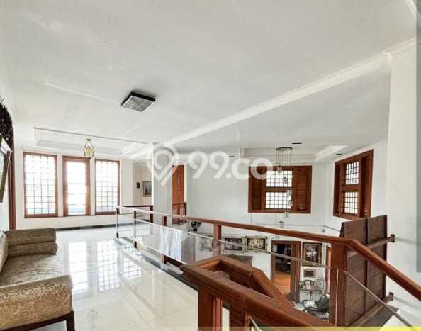 Rumah Elit LB 625m2 Siap Huni Desain Elegan di Bintaro, Tangerang Selatan Rumah Elit LB 625m2 Siap Huni Desain Elegan di Bintaro, Tangerang Selatan