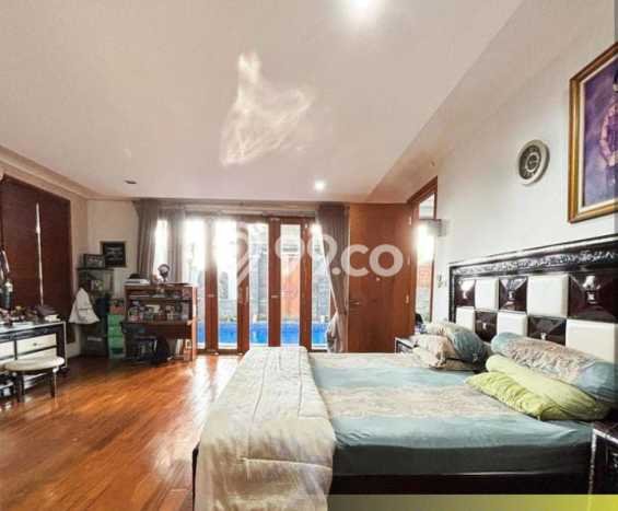 Rumah Elit LB 625m2 Siap Huni Desain Elegan di Bintaro, Tangerang Selatan Rumah Elit LB 625m2 Siap Huni Desain Elegan di Bintaro, Tangerang Selatan