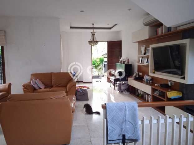 Rumah Mewah LB 350m2 Siap Pakai Desain Elegan di Bintaro, Tangerang Selatan Rumah Mewah LB 350m2 Siap Pakai Desain Elegan di Bintaro, Tangerang Selatan