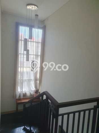 Rumah Elit Modern Tanpa Renovasi di Terogong Jakarta Selatan Rumah Elit Modern Tanpa Renovasi di Terogong Jakarta Selatan