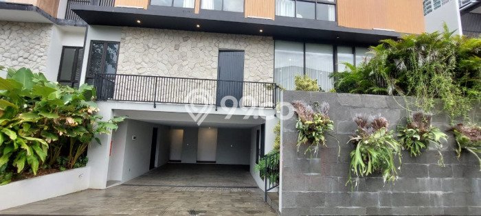 Ready to Use! Luxury House LT 200m2 Desain Modern di Kemang Ready to Use! Luxury House LT 200m2 Desain Modern di Kemang