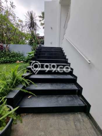 Ready to Use! Luxury House LT 352m2 Desain Modern di Pondok Indah Ready to Use! Luxury House LT 352m2 Desain Modern di Pondok Indah