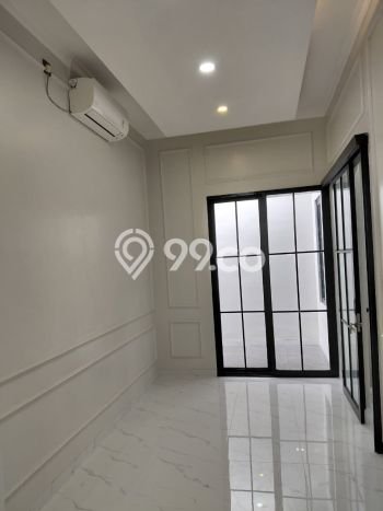 Rumah Elit Modern Siap Huni di BSD City Tangerang Rumah Elit Modern Siap Huni di BSD City Tangerang