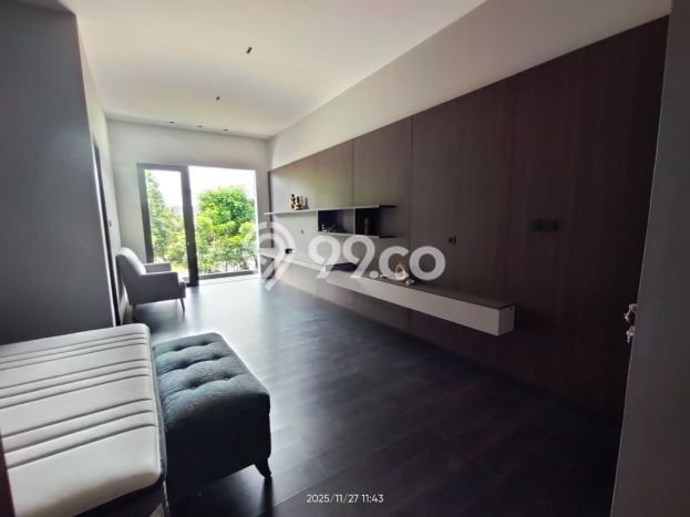 Jual Rumah Mewah Megah Dengan View Cantik di Alam Sutera, Tangerang Jual Rumah Mewah Megah Dengan View Cantik di Alam Sutera, Tangerang