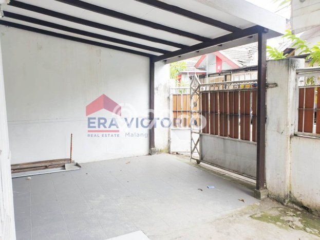 PENAWARAN TERBATAS! Rumah Premium di , Luas 102m2m² Bangunan 80m2m² PENAWARAN TERBATAS! Rumah Premium di , Luas 102m2m² Bangunan 80m2m²