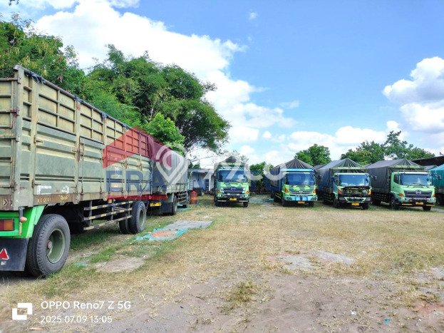 AREA KOMERSIAL! Gudang Kawasan , Luas 840m2m², Akses Utama AREA KOMERSIAL! Gudang Kawasan , Luas 840m2m², Akses Utama