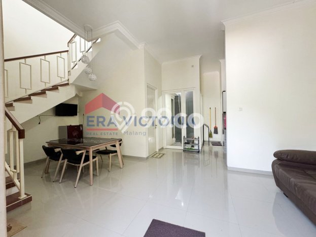 HUNIAN PILIHAN! Rumah di Blimbing, Luas 97m2m² Bangunan 140m2m² HUNIAN PILIHAN! Rumah di Blimbing, Luas 97m2m² Bangunan 140m2m²