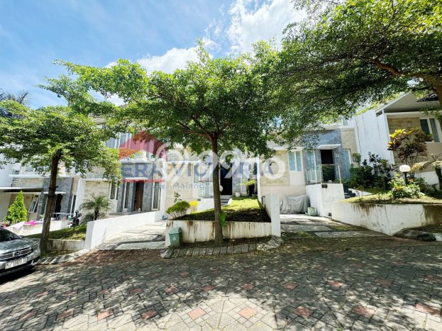 HUNIAN PILIHAN! Rumah di Blimbing, Luas 97m2m² Bangunan 140m2m² HUNIAN PILIHAN! Rumah di Blimbing, Luas 97m2m² Bangunan 140m2m²