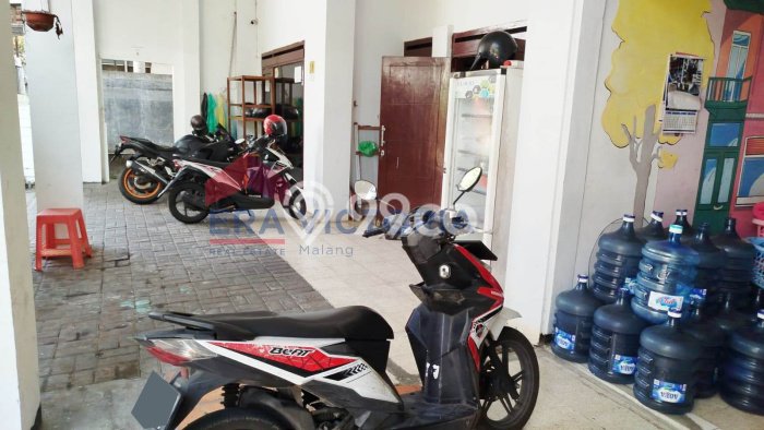 Rumah Berkelas LT 254m2m² / LB 282m2m² di Kompleks Perumahan Blimbing, Malang Rumah Berkelas LT 254m2m² / LB 282m2m² di Kompleks Perumahan Blimbing, Malang