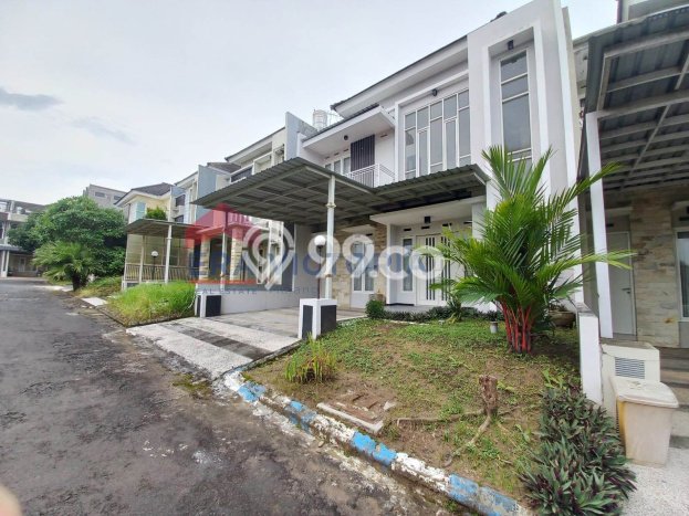 Rumah Strategis dengan Luas Tanah 135m2m² di Lokasi , Malang Rumah Strategis dengan Luas Tanah 135m2m² di Lokasi , Malang