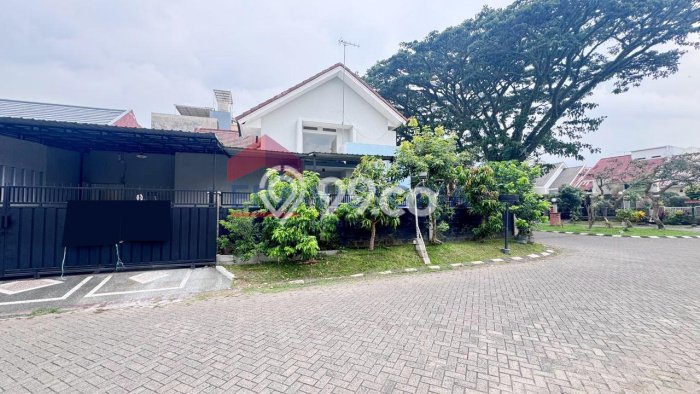 SPECIAL PRICE! Rumah area Lowokwaru, 2 KM, Dekat Pusat Kota, Luas 215m2m² Bangunan 170m2m² SPECIAL PRICE! Rumah area Lowokwaru, 2 KM, Dekat Pusat Kota, Luas 215m2m² Bangunan 170m2m²