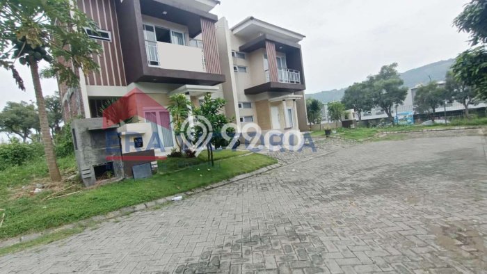 Rumah Strategis Modern Lb 90m2 di Lawang, Malang Rumah Strategis Modern Lb 90m2 di Lawang, Malang