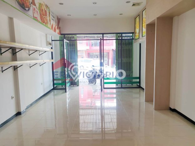 Ruko di , Luas 154m2m², Jalan Strategis, Siap Operasional Ruko di , Luas 154m2m², Jalan Strategis, Siap Operasional