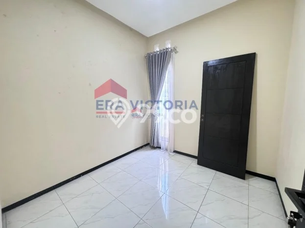 Dijual Murah Rumah dengan Luas Tanah 96m2m² dan Luas Bangunan 114m2m² di Area Pakis, Malang Dijual Murah Rumah dengan Luas Tanah 96m2m² dan Luas Bangunan 114m2m² di Area Pakis, Malang