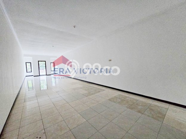 Unit Ruko Paling Strategis di Klojen Malang dengan LB 160m2 Unit Ruko Paling Strategis di Klojen Malang dengan LB 160m2