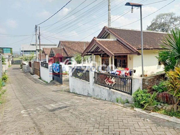 Rumah Minimalis 3 Kamar Siap Huni di Pakis, Dekat Pusat Perbelanjaan, Malang Rumah Minimalis 3 Kamar Siap Huni di Pakis, Dekat Pusat Perbelanjaan, Malang