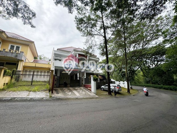 KESEMPATAN TERBAIK! Rumah Asri area Blimbing, Luas 842m2m² Bangunan 450m2m² KESEMPATAN TERBAIK! Rumah Asri area Blimbing, Luas 842m2m² Bangunan 450m2m²