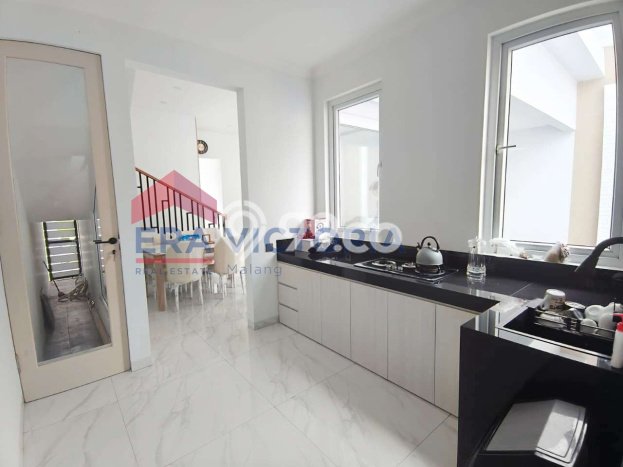 Rumah Elit Modern Tanpa Renovasi di Araya Malang Rumah Elit Modern Tanpa Renovasi di Araya Malang