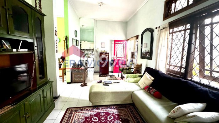 Rumah Terawat di , Malang, LT 245m2m² LB 100m2m² DIJUAL CEPAT! Rumah Terawat di , Malang, LT 245m2m² LB 100m2m² DIJUAL CEPAT!