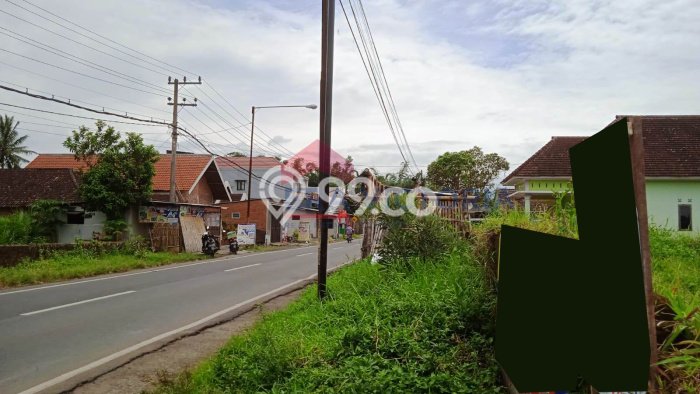 Tanah Lokasi Potensial di Pakis, Luas 1650m2m², Dekat ke Fasilitas, Lingkungan Asri Tanah Lokasi Potensial di Pakis, Luas 1650m2m², Dekat ke Fasilitas, Lingkungan Asri