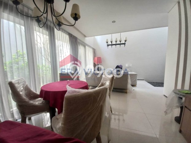 INVESTASI CERDAS! Rumah Exclusive , Malang, LT 200m2m² Luas Bangunan 227m2m² INVESTASI CERDAS! Rumah Exclusive , Malang, LT 200m2m² Luas Bangunan 227m2m²