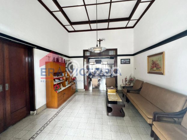Ready to Use! Luxury House LT 880m2 Desain Elegan di Malang Kota Ready to Use! Luxury House LT 880m2 Desain Elegan di Malang Kota