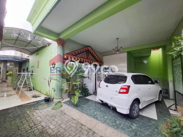 Rumah Strategis area Kepanjen, Malang, Luas 540m2m² Bangunan 300m2m² - HARGA NEGO! Rumah Strategis area Kepanjen, Malang, Luas 540m2m² Bangunan 300m2m² - HARGA NEGO!