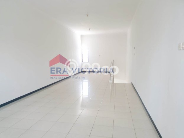 Ruko di , Luas 154m2m², Jalan Strategis, Siap Operasional Ruko di , Luas 154m2m², Jalan Strategis, Siap Operasional