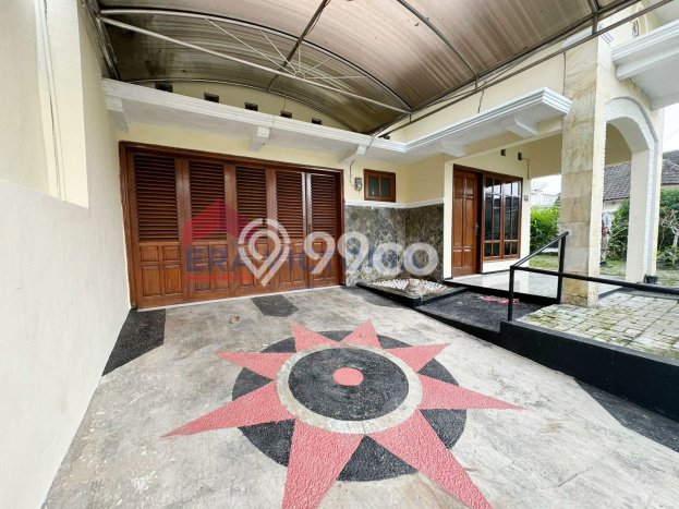 PROMO SPESIAL! Rumah Nyaman area , Luas 215m2m² Bangunan 200m2m² PROMO SPESIAL! Rumah Nyaman area , Luas 215m2m² Bangunan 200m2m²