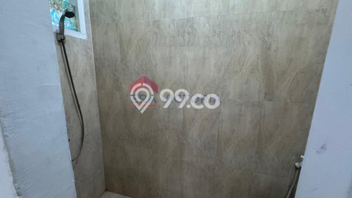SPECIAL PRICE! Rumah area Lowokwaru, 2 KM, Dekat Pusat Kota, Luas 215m2m² Bangunan 170m2m² SPECIAL PRICE! Rumah area Lowokwaru, 2 KM, Dekat Pusat Kota, Luas 215m2m² Bangunan 170m2m²