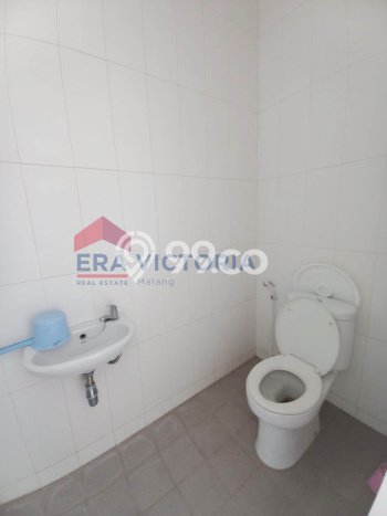 Rumah Strategis dengan Luas Tanah 135m2m² di Lokasi , Malang Rumah Strategis dengan Luas Tanah 135m2m² di Lokasi , Malang