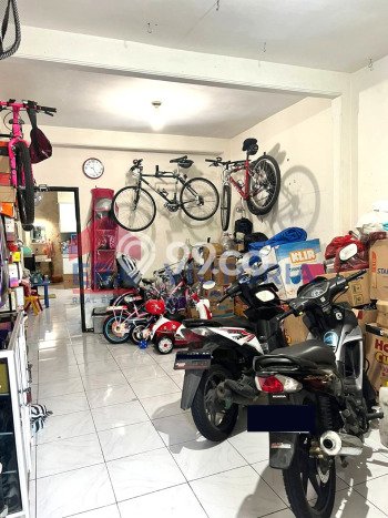 Rumah Mewah 5 Kamar Tidur Akses Mudah di , Kediri Rumah Mewah 5 Kamar Tidur Akses Mudah di , Kediri