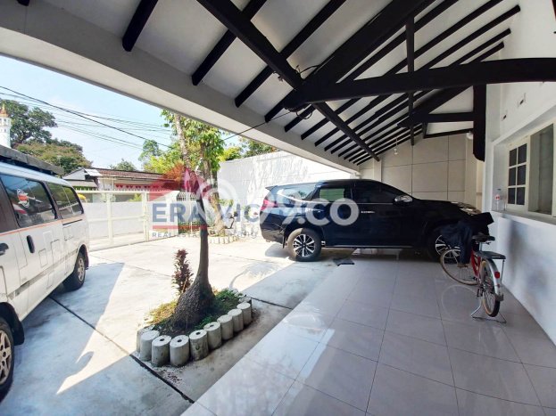Rumah di Klojen, Dekat Pusat Kota, 1 KM, LT 265m2m² Bangunan 300m2m² Rumah di Klojen, Dekat Pusat Kota, 1 KM, LT 265m2m² Bangunan 300m2m²