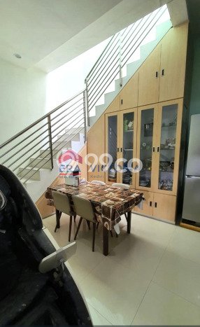 LOKASI PREMIUM! Rumah Berkembang di Ngasem, Luas 94m2m² Bangunan 162m2m² LOKASI PREMIUM! Rumah Berkembang di Ngasem, Luas 94m2m² Bangunan 162m2m²