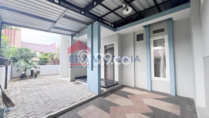 SPECIAL PRICE! Rumah area Lowokwaru, 2 KM, Dekat Pusat Kota, Luas 215m2m² Bangunan 170m2m² SPECIAL PRICE! Rumah area Lowokwaru, 2 KM, Dekat Pusat Kota, Luas 215m2m² Bangunan 170m2m²