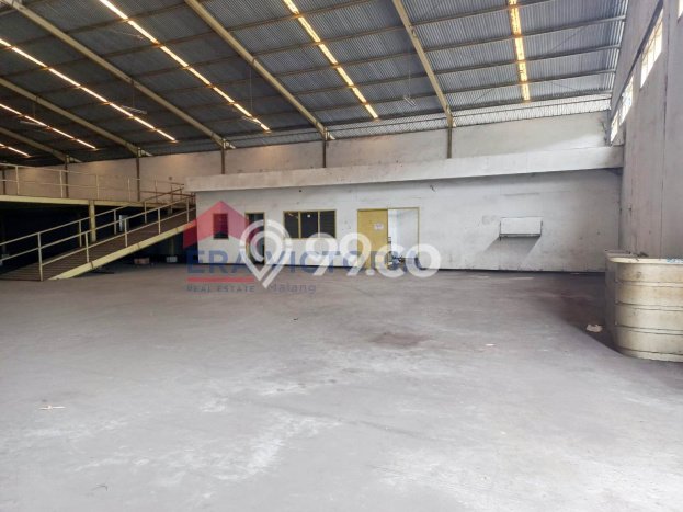 Unit Gudang Paling Strategis di Blimbing Malang dengan LB 2072m2 Unit Gudang Paling Strategis di Blimbing Malang dengan LB 2072m2